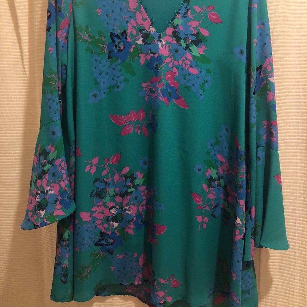 Mini summer dress with flare sleeves